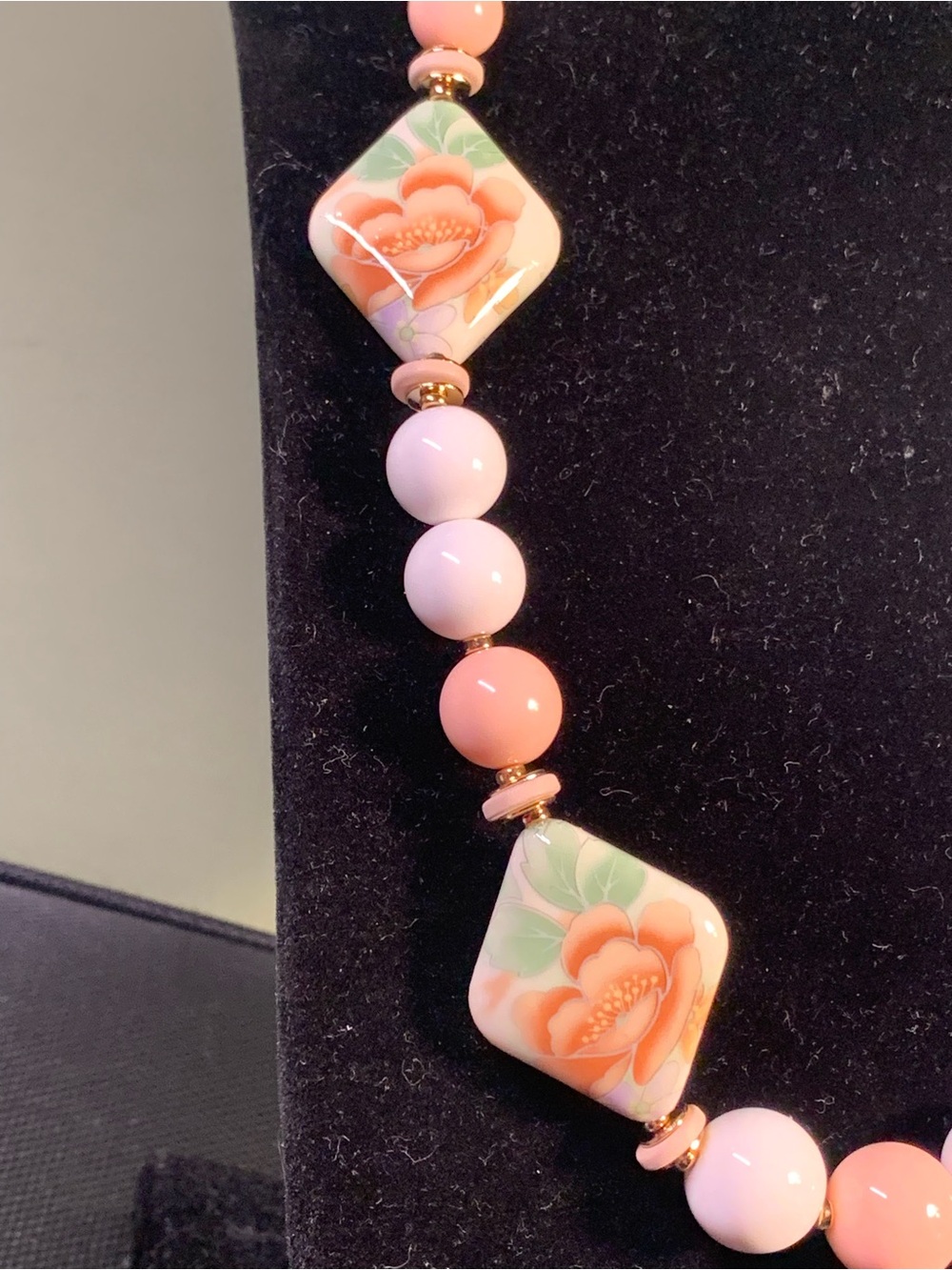 Vintage Floral Pink Bead Necklace - Picture 2 of 6